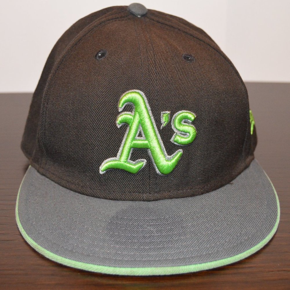 New Era Oakland Athletics 59FIFTY Fitted Hat (7 3/8) (Black and Neon Green)